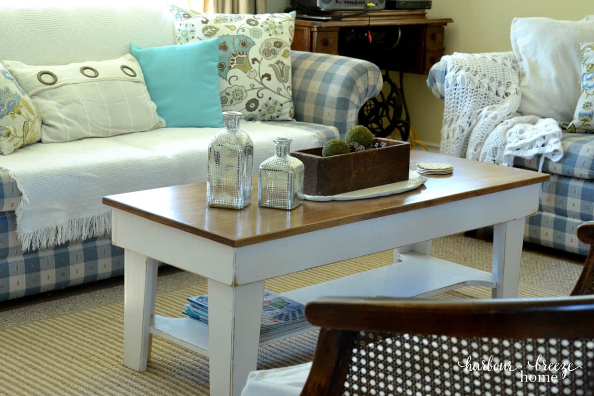 Unsettling ~ Although moving day is less than a week away, and you're in the process of UNSETTLING, it's nice to have one room of the house pretty and in order. Here is a Fall living room all ready to be packed up for it's big debute in a new house!