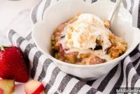 Homemade Rhubarb Crisp Recipe with Buttery Oat Topping