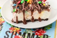 How to Make Oreo Ice Cream Cake with Oreo Crust