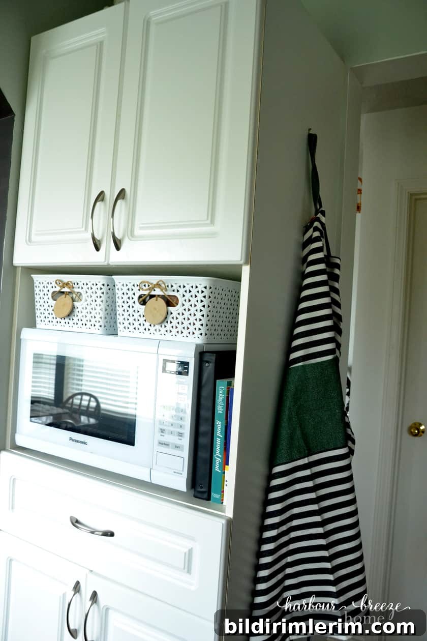 PANTRY ORGANIZATION FOR A SMALL KITCHEN