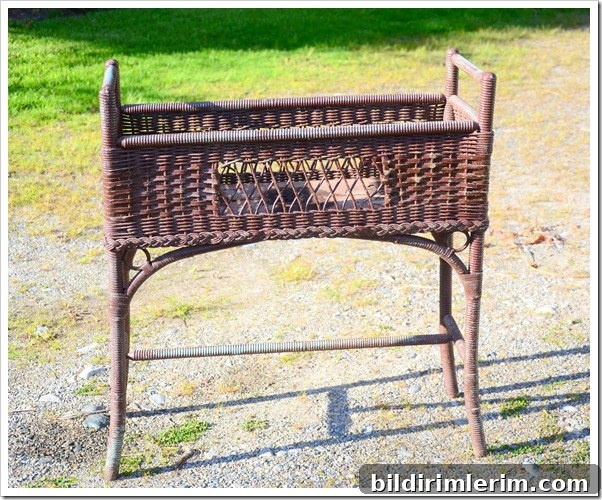 wicker plant holder