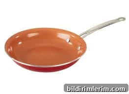 Red copper frying pan