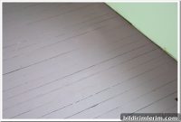 How to Paint an Old Wood Floor With Minimal Paint
