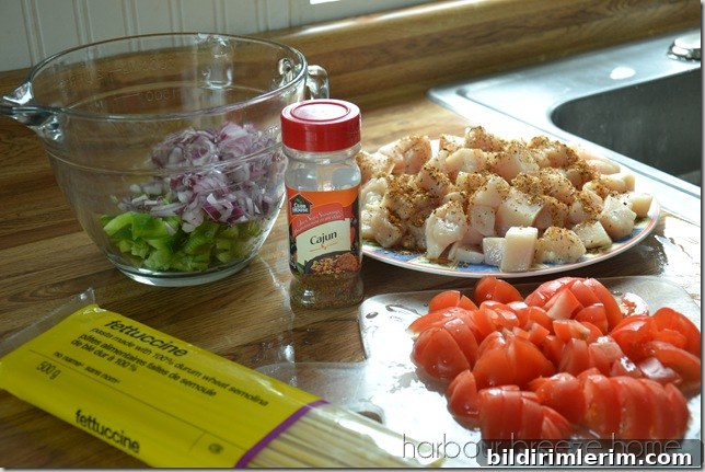 Serving of Cajun chicken pasta