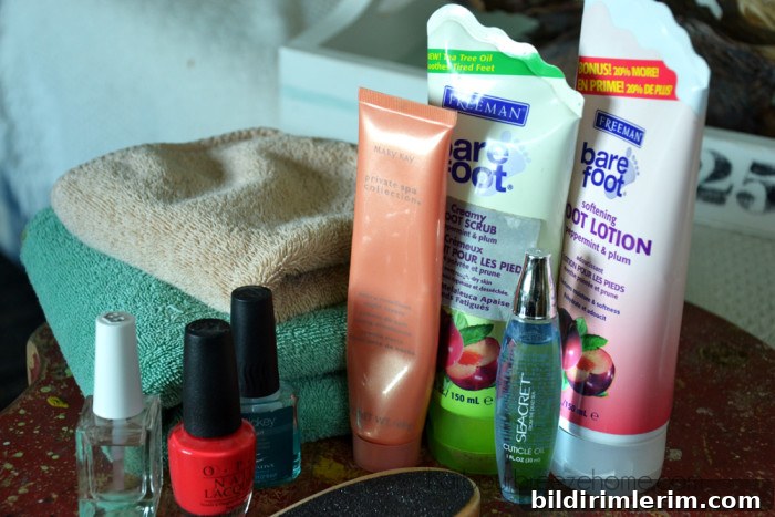 At-Home Pedicure Routine for Relaxing Foot Care 2 treat yourself to a diy pedicure | harbourbreezehome.com