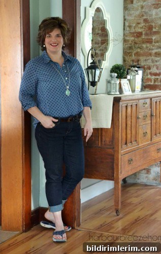 Fashion Over 40 ~ Clark's flip flops are so comfortable! | harbourbreezehome
