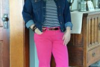 Colored Jeans Outfit Ideas for Women Over 40