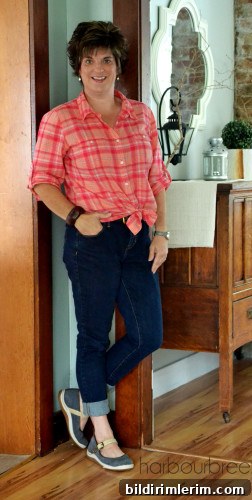 Transitional Outfits: Layering Tips for Season Changes 2 Summer to Fall Transition Outfit at harbourbreezehome.com