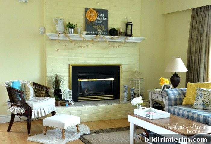 Cozy mantel and fireplace in the living room