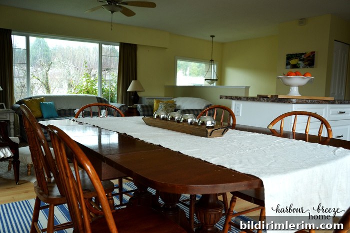 Buffet and decor in the dining area