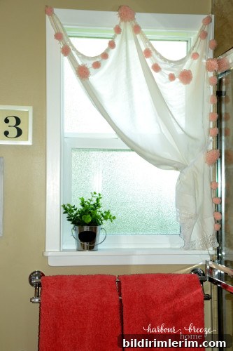 Spring Bathroom Decor @ harbourbreezehome.com