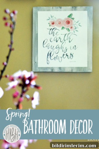 spring bathroom decor at harbourbreezehome
