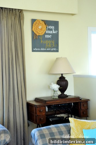 Spring Living Room Refresh @harbourbreezehome.com