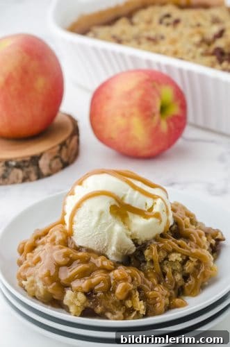 caramel apple crisp on a plate