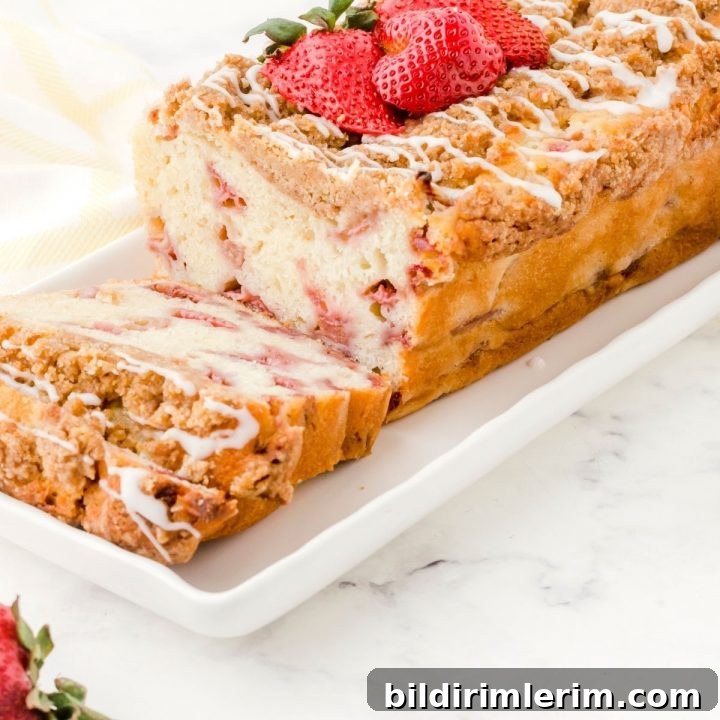 Fresh Strawberry Bread with Crumble Topping