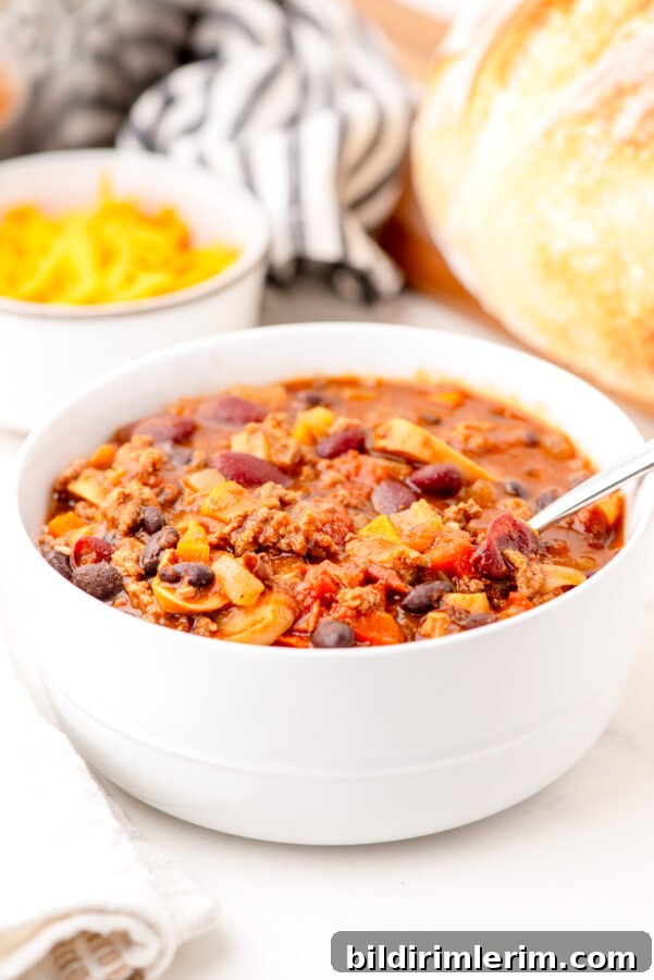 Warm Up with Classic Ground Beef and Bean Chili 6 A bowl of classic chili ready to serve