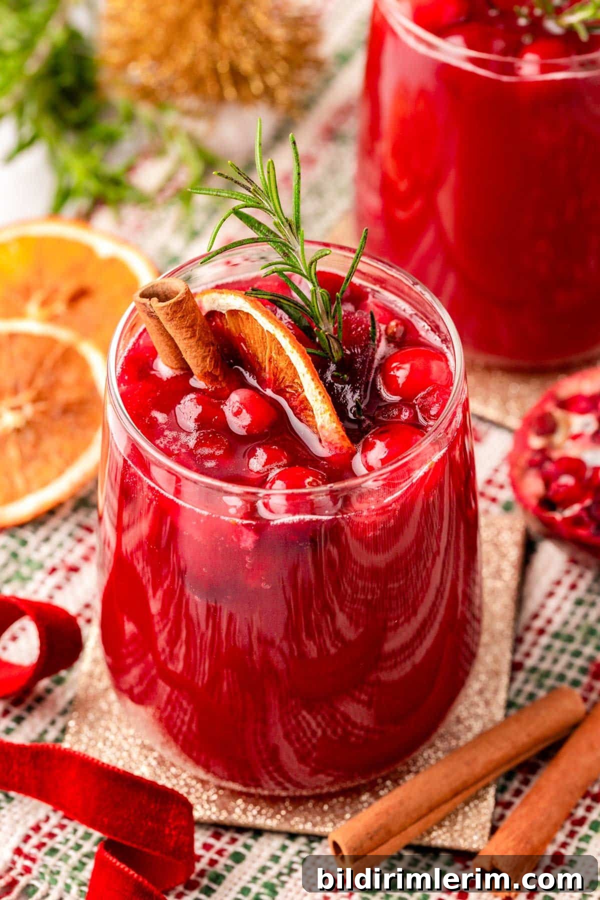 Festive Non-Alcoholic Punch Recipes for Holidays and Parties 8 Glass of best Christmas punch