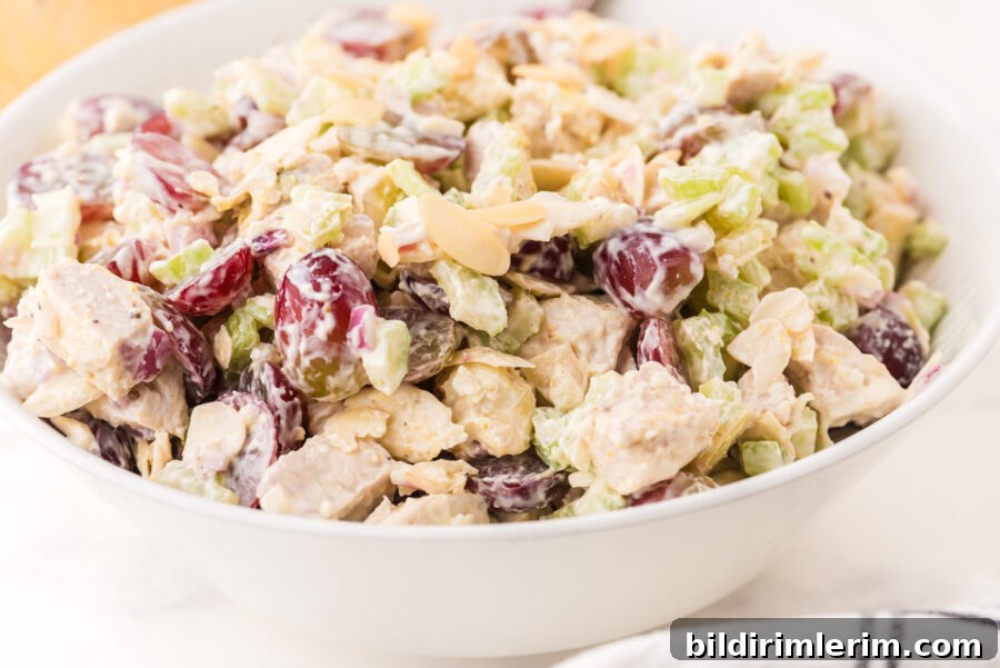 Chicken salad with grapes and almonds