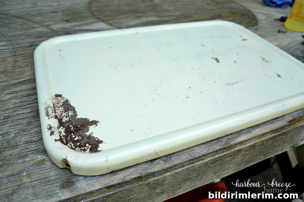 DIY Paint Rusty Metal: Weekend Vintage Cart Makeover 2 rusty tray of a vintage metal cart that has been removed from the 3 tier rolling cart