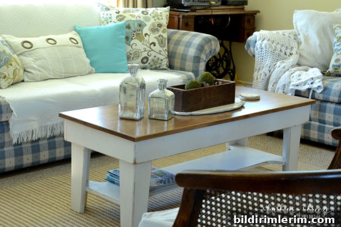 Unsettling ~ Although moving day is less than a week away, and you're in the process of UNSETTLING, it's nice to have one room of the house pretty and in order. Here is a Fall living room all ready to be packed up for it's big debute in a new house!