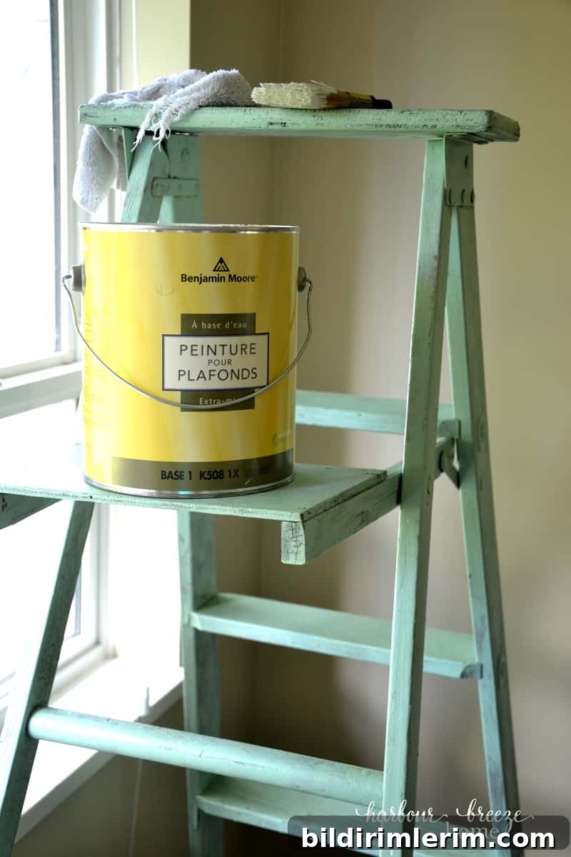 Paint Colors That Brighten Small Dark Rooms 3 Choosing a Paint Color for a Small, Dark Space